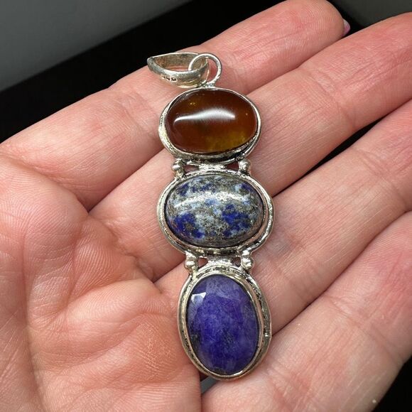 SALE! Sterling silver and three stone pendant! - Picture 1 of 7